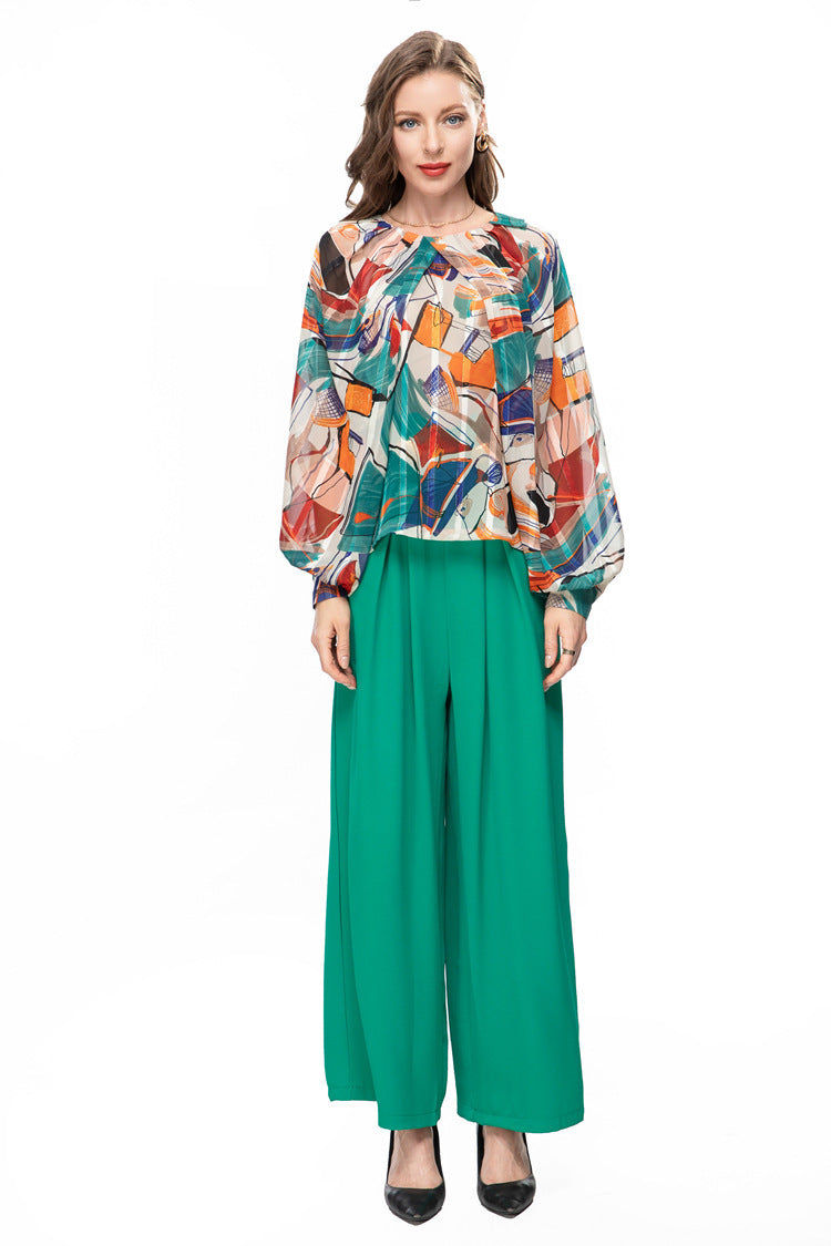 Chic French-inspired set: fashionable printed top and wide-leg trousers, perfect for a stylish, elegant look.