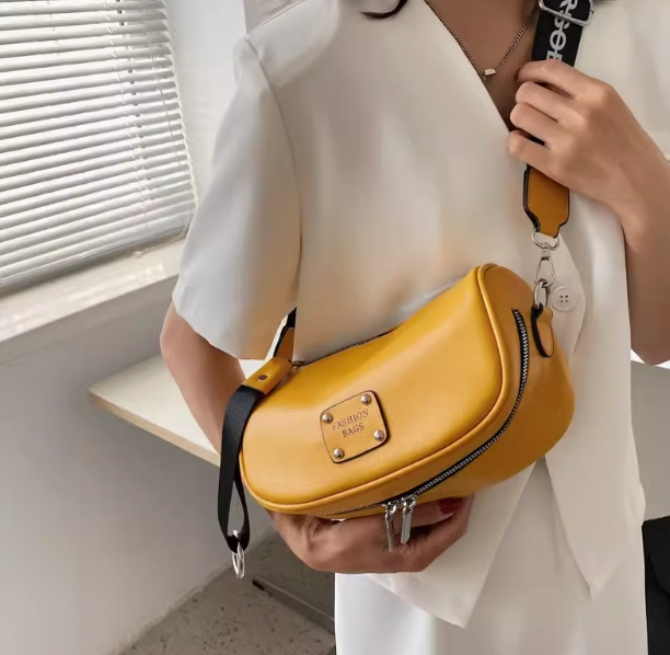 Chic and fashionable women's saddle bag