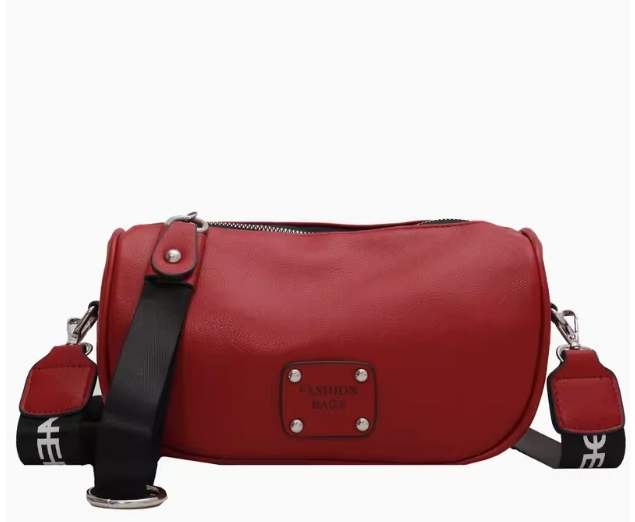 Chic and fashionable women's saddle bag