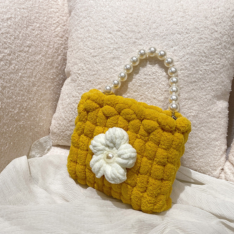 Charming hand-woven DIY bag: perfect gift for her.